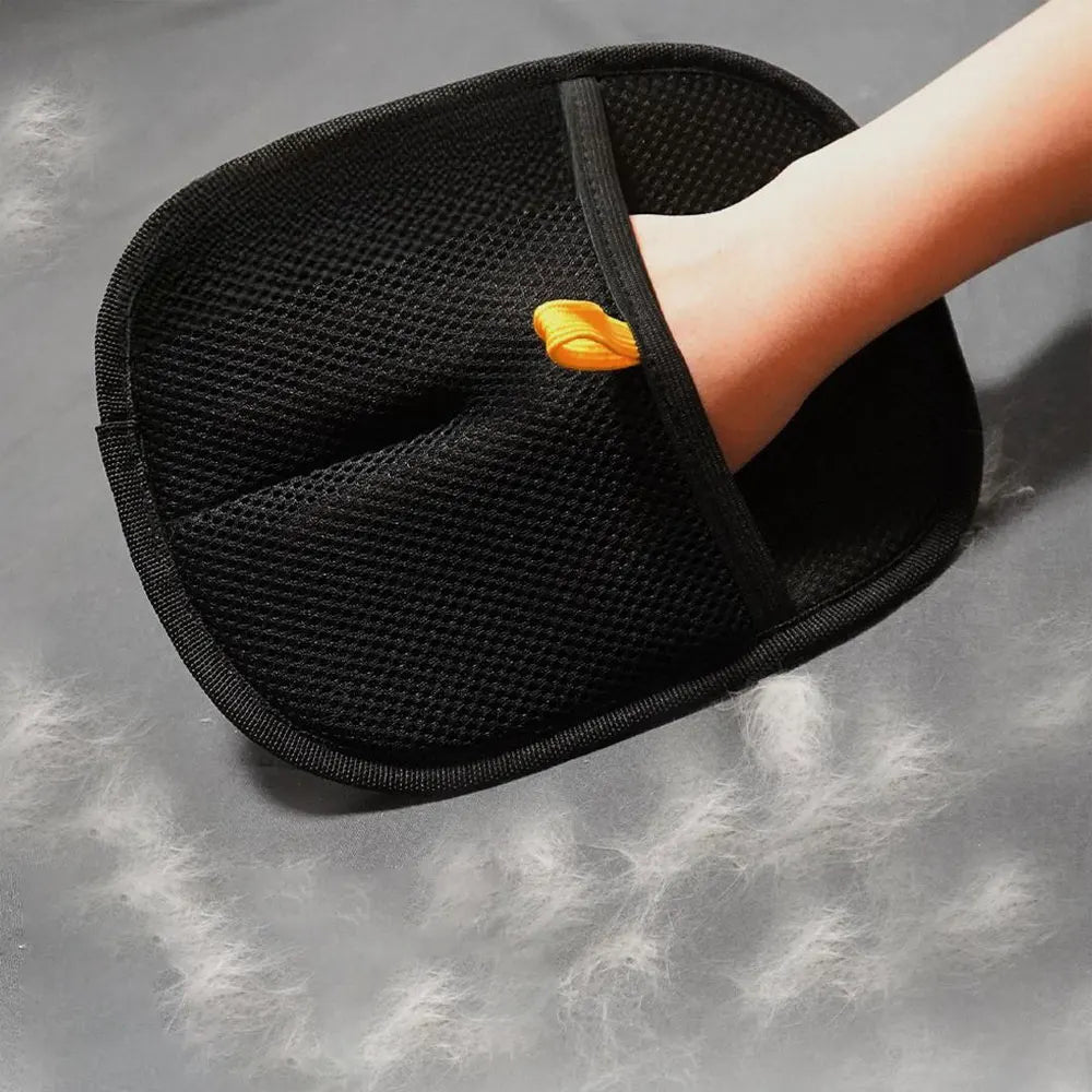 FurGlove™ – Petting & Cleaning in One